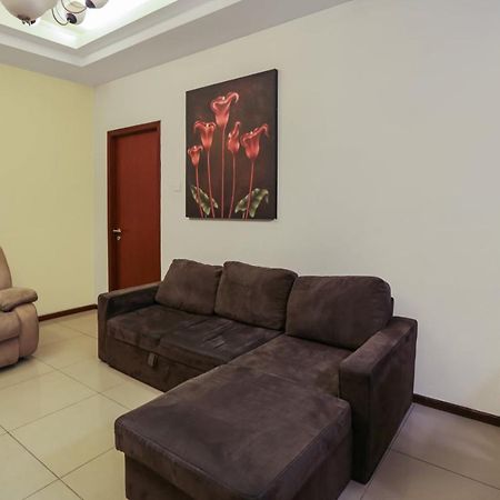 Capital O 1748 Thamrin Condotel Jacarta Exterior foto